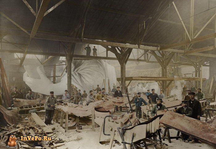 1882 год: работа над Статуей Свободы в мастерской Парижа.