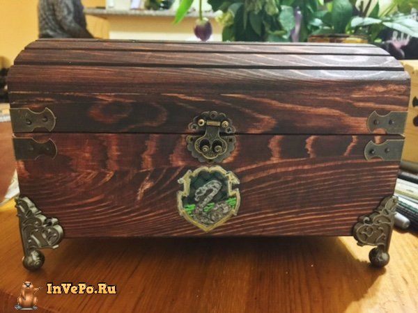 girl-creates-a-harry-potter-potion-chest-9