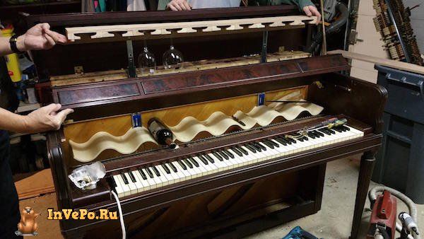 i-never-realized-the-full-potential-of-a-piano-until-i-saw-this-diy-wine-bar-35-photos-13