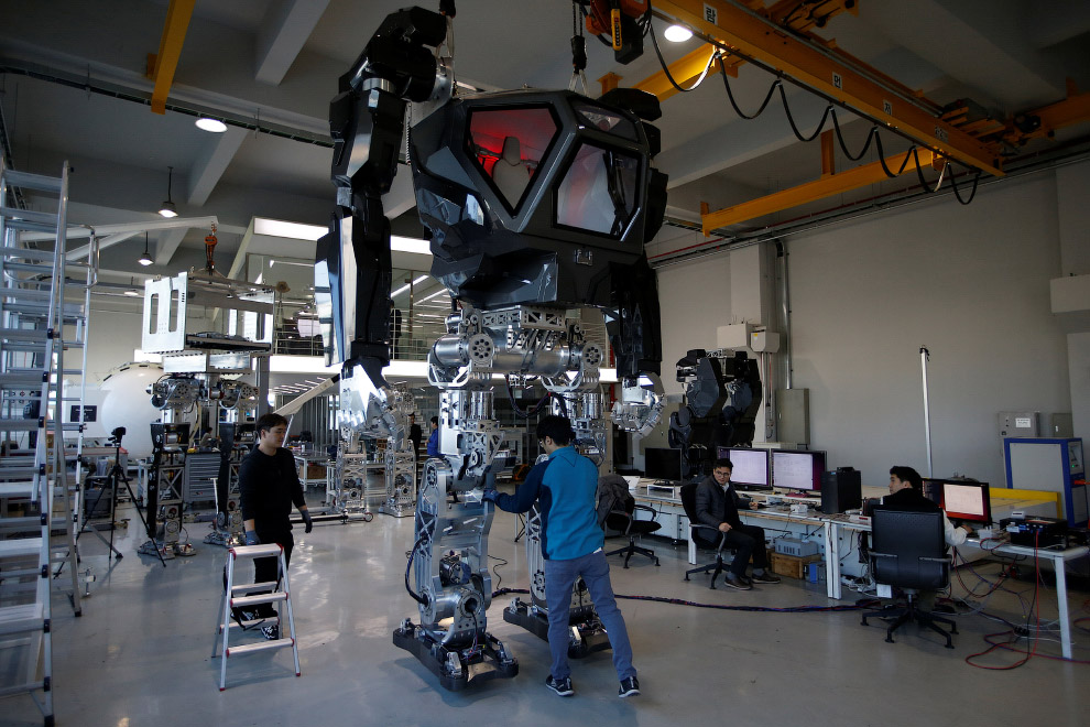 Четырехметровый Пилотируемый робот «Метод-2» в стиле «Аватара»