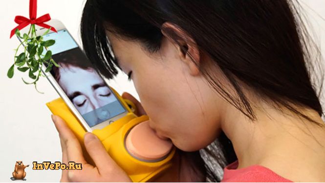 устройство для смартфона, передающее поцелуи на расстоянии