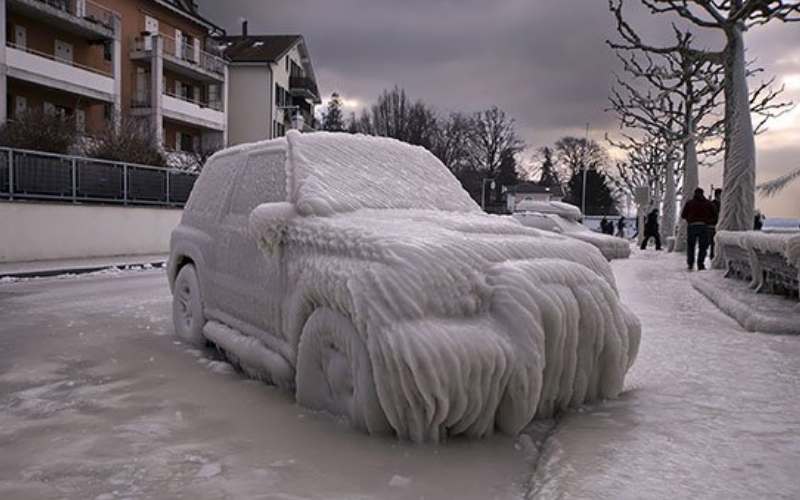 28 фото, как зима превращает автомобили в произведения искусства
